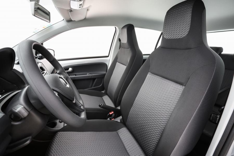 Интерьер Volkswagen up! Xtreme 2019 года  (фото 9 из 15)